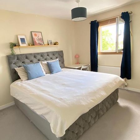 Cozy Bedroom In Shared Accommodation With Free Parking Edinburgh Bagian luar foto