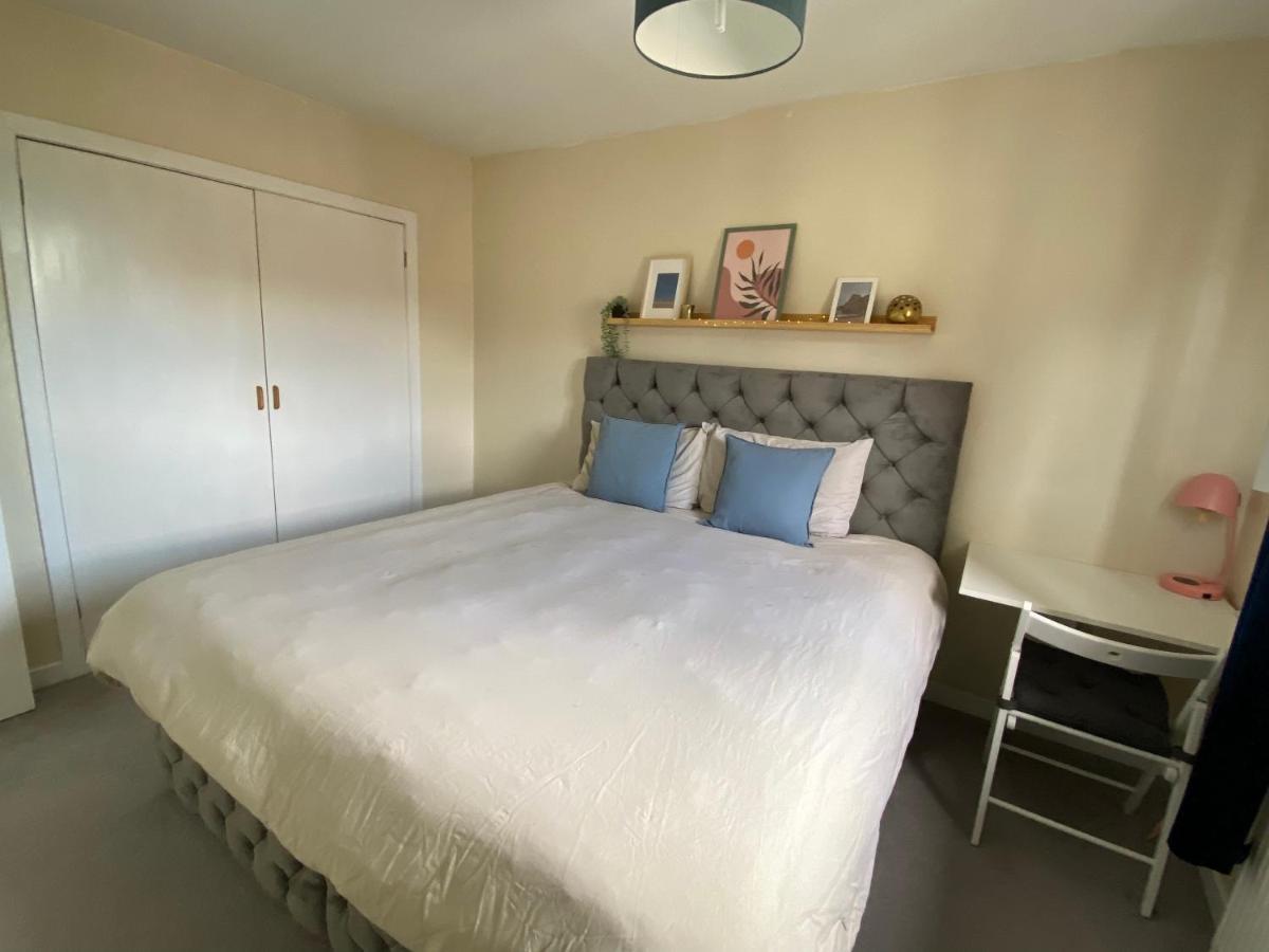 Cozy Bedroom In Shared Accommodation With Free Parking Edinburgh Bagian luar foto