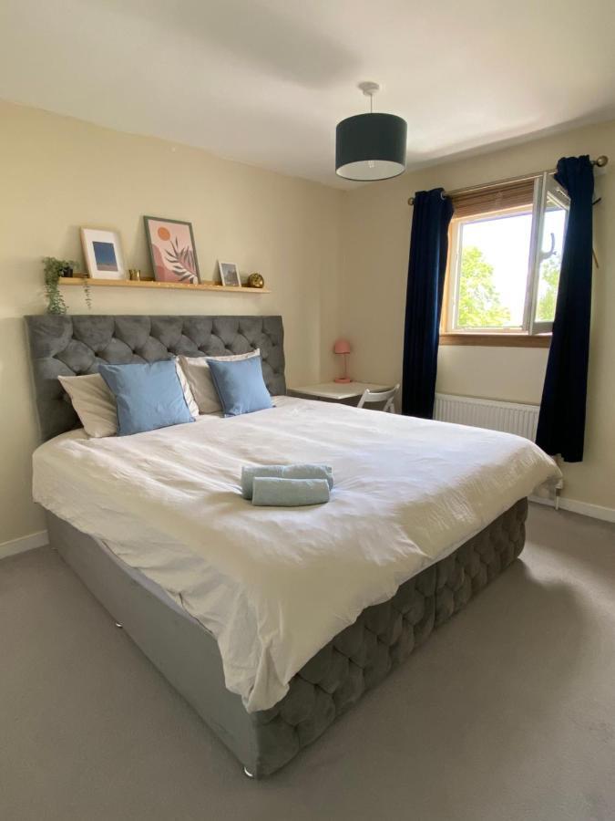 Cozy Bedroom In Shared Accommodation With Free Parking Edinburgh Bagian luar foto